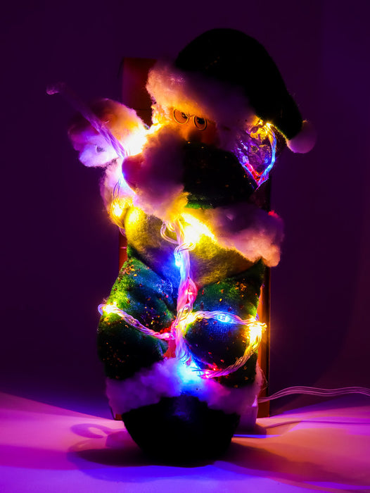 Figura de santa claus escalando con 60 luces led en varios tipos de luz para decorar