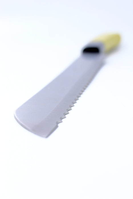 Cuchillo de cocina fabricado en acero inoxidable con hoja de cierra para pan