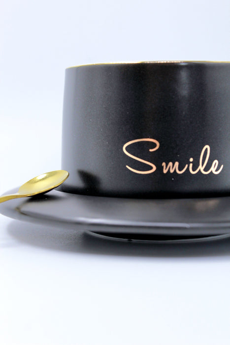 Taza de ceramica con plato y cuchara diseño smile colores varios para cafe