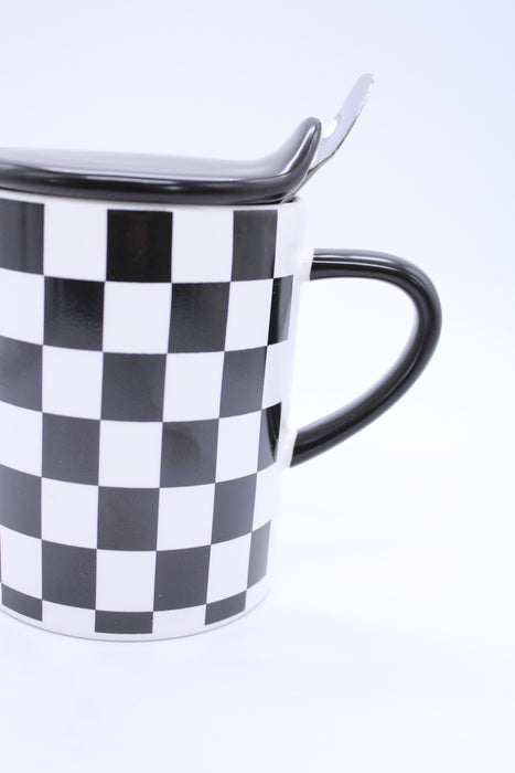 Taza de cerámica a cuadros en color blanco y negro diseño juego de ajedrez incluye tapa y cuchara