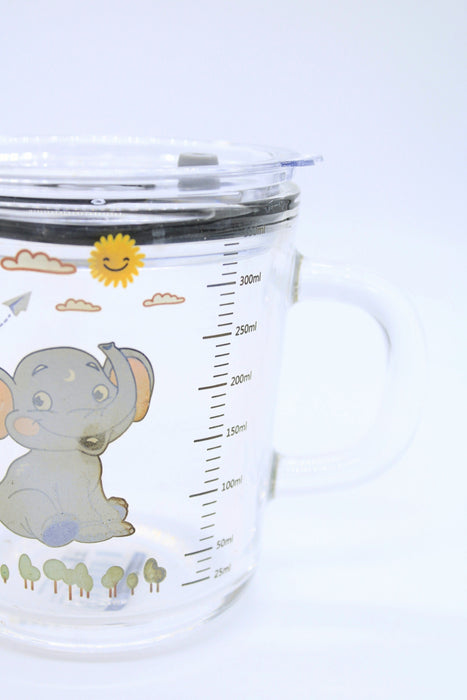 Taza de cristal con diseño infantil de elefante con tapa de acrilico ergonomica y popote.