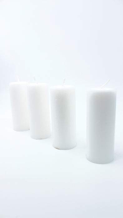 Paquete de velas decorativas de cera en color blanco kit con 4 piezas