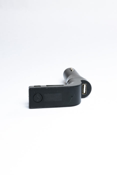 Cargador para auto bluetooth color negro con puerto USB para dispositivos electrónicos