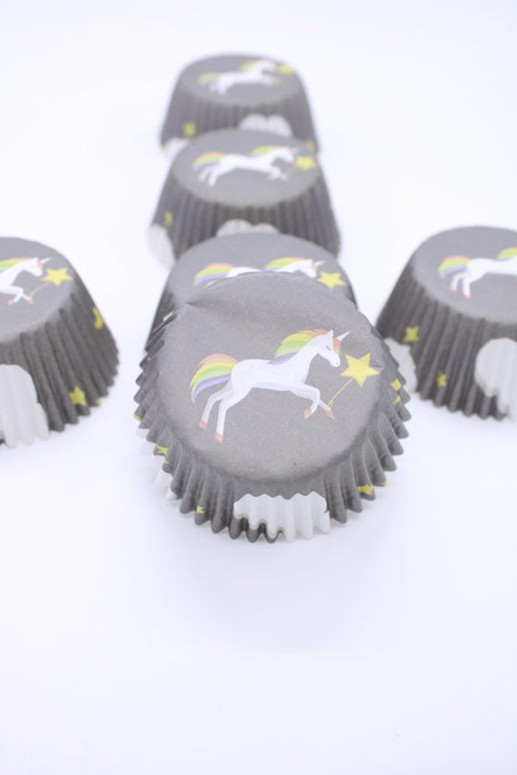 Paquete de capacillos de papel multicolor con diseño de unicornio en colores varios