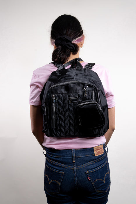 Mochila multiusos con estuche para lápices color negro 1 pieza.