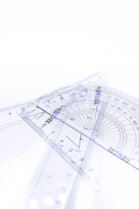 Juego de geometría con estuche contiene escuadras, regla y transportador 4 piezas