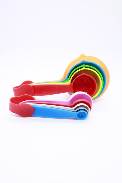 Set de tazas y cucharas medidoras de plástico para repostería diseño liso