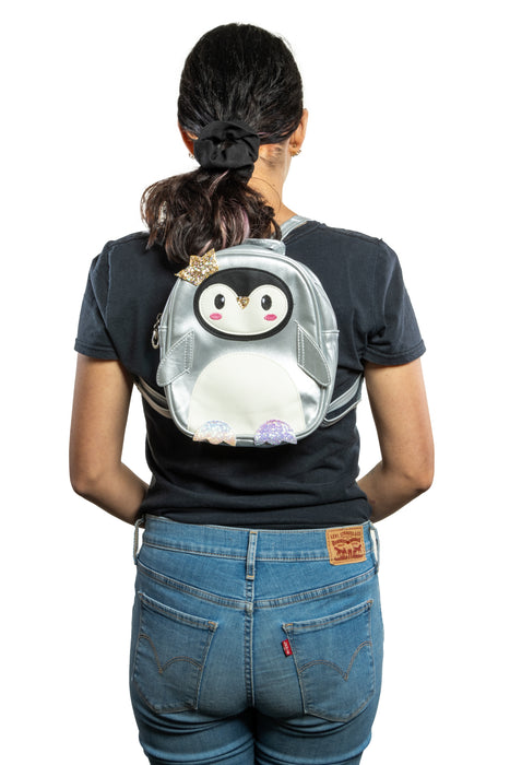 Mochila de pingüinito con corona varios colores 1 pieza