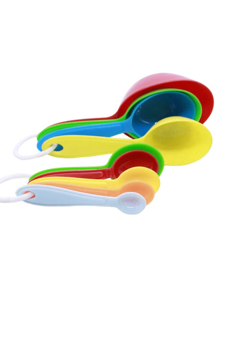 Set de cucharas y tazas medidoras de plástico con argolla disponibles en colores varios