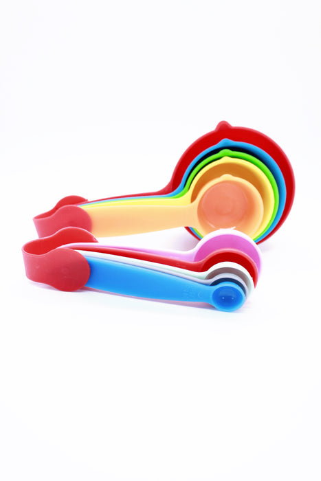 Set de tazas y cucharas medidoras de plástico para repostería diseño liso