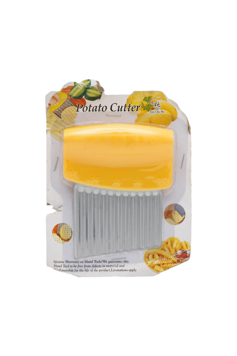 Cortador para papas fabricado en acero inoxidable con mango de plastico con diseño de estrellas colores varios