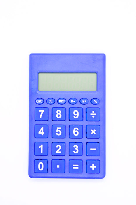 Calculadora portátil para operaciones matemáticas simples en colores varios