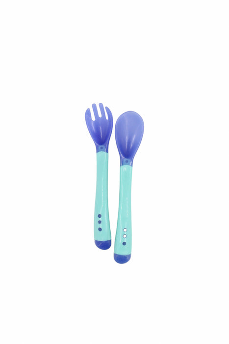 Set cuchara y tenedor con estuche en colores varios para una correcta alimentacion