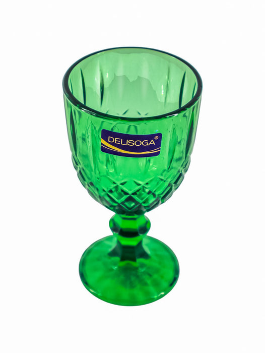 Copa labrada de vidrio en color verde ideal para degustar tus bebidas favoritas