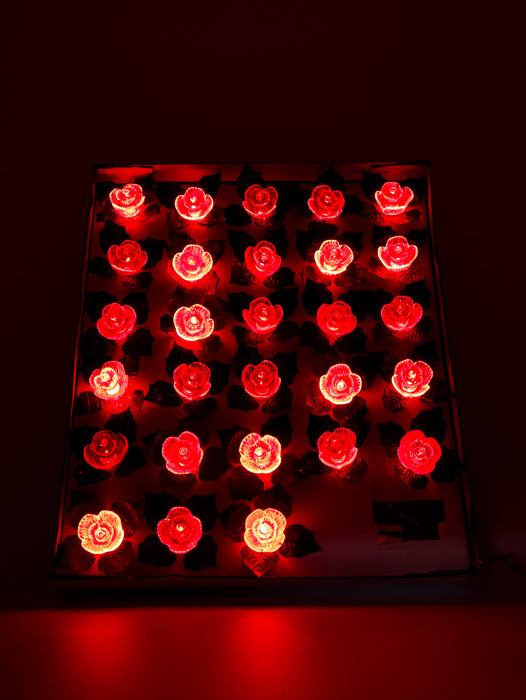 Serie de 28 luces con encantadoras flores rojas y hojas verdes para decoraciones festivas y naturales