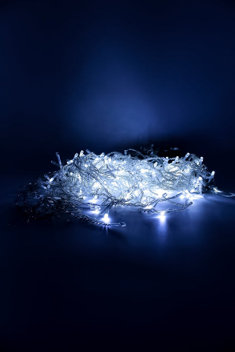 Serie en cascada de 700 luces led para decorar en navidad distintos tipos de luz