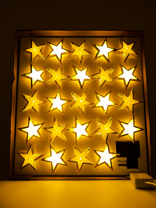 Serie de 24 estrellas blanca con dorado con luz led calida de 3.9 metros y cable transparente para decoracion de temporada