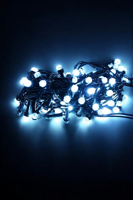 Serie de 100 luces led con estilo de granizo en tono calido de cable negro de 5 metros para decoracion de navidad