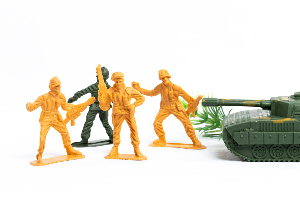 Set de figuras de acción militares multicolor con tanque de guerra incluido