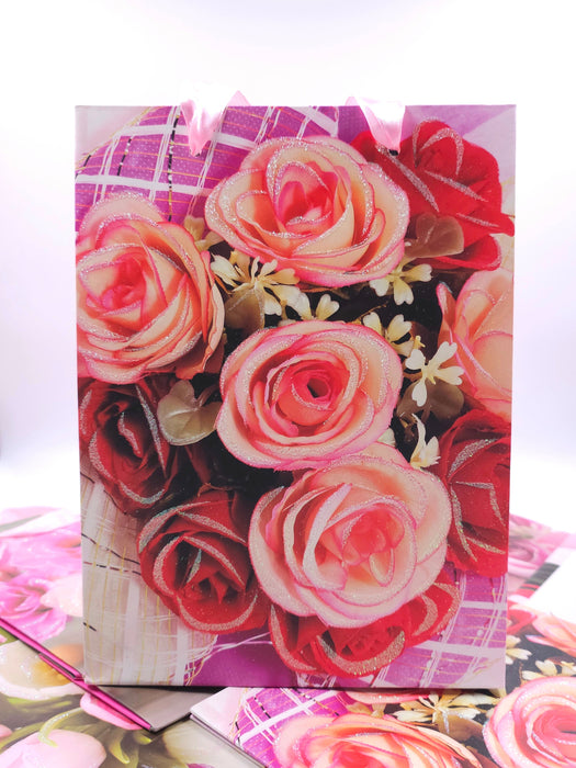 Paquete de bolsas para regalo tamaño mediano con diseños variados de rosas. 12 piezas