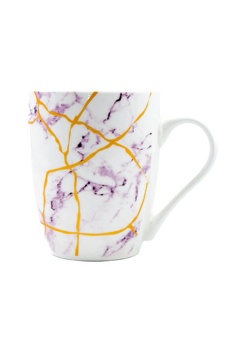 Taza de cerámica blanca con detalles elegantes diseño marmoleado